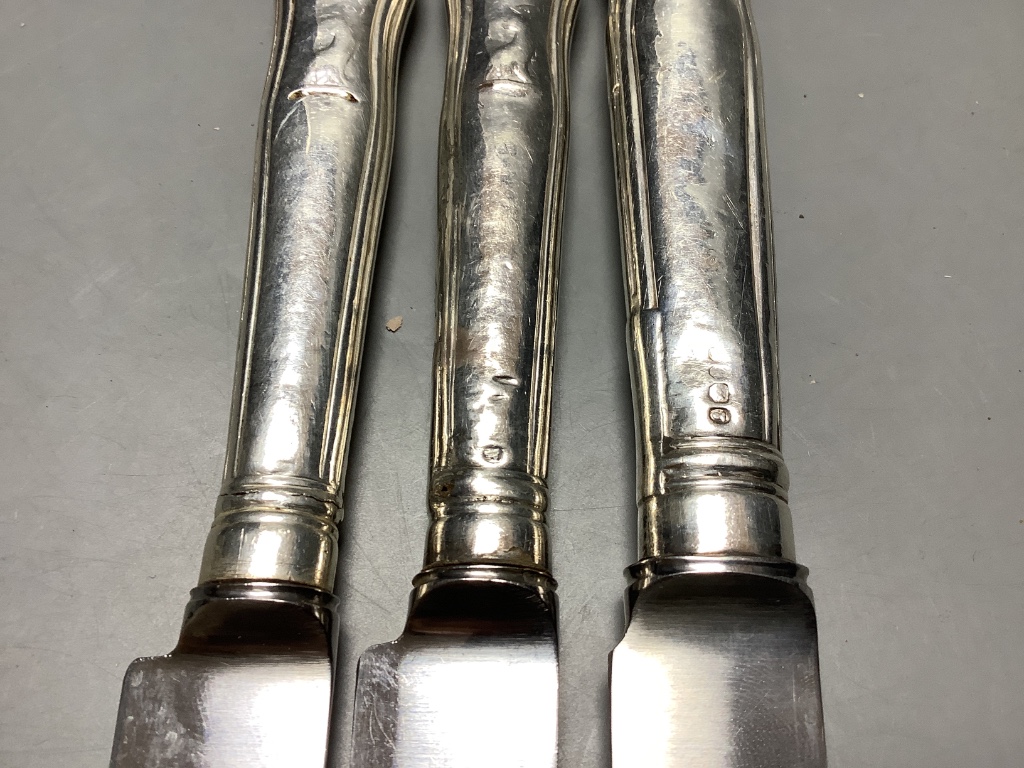 Seven items of George IV silver shell pattern flatware, William M. Traies, London, 1829, one other similar dessert fork and three silver handled knives, weighable silver 19.5 oz.